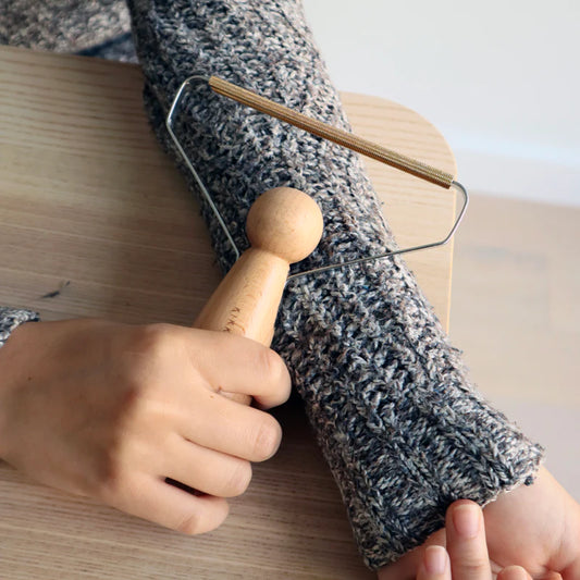 Kikkerland Mr. Lint Plastic-Free Lint Brush