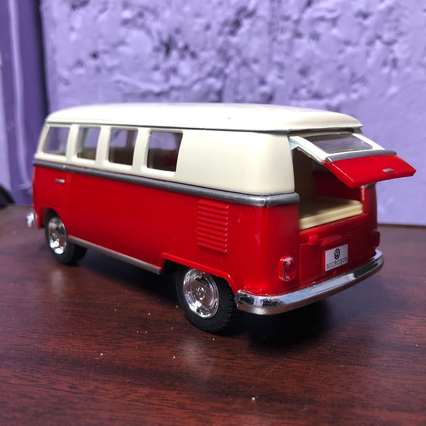 Volkswagon Die Cast Pull Back Vehicle