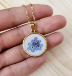 Velvet Snow - Round Pendant Necklaces