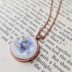 Velvet Snow - Round Pendant Necklaces