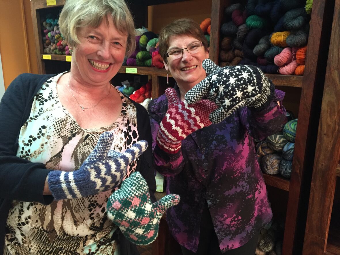 Saltwater Classics: Caps, Vamps, and Mittens from the Island of Newfoundland by Christine LeGrow & Shirley A. Scott